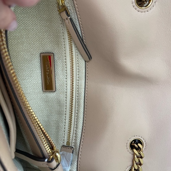 LIKE NEW Tory Burch kira chevron shoulder bag - Picture 3 of 9